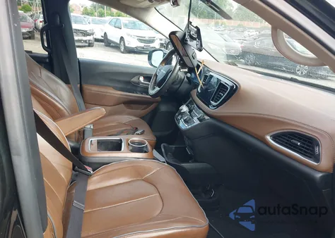 2017 Chrysler Pacifica Limited z USA, uszkodzony, nr VIN 2C4RC1GGXHR723380